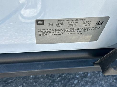 Used 2017 Chevrolet Bolt Premier w/ Driver Confidence II Package FWD image 27