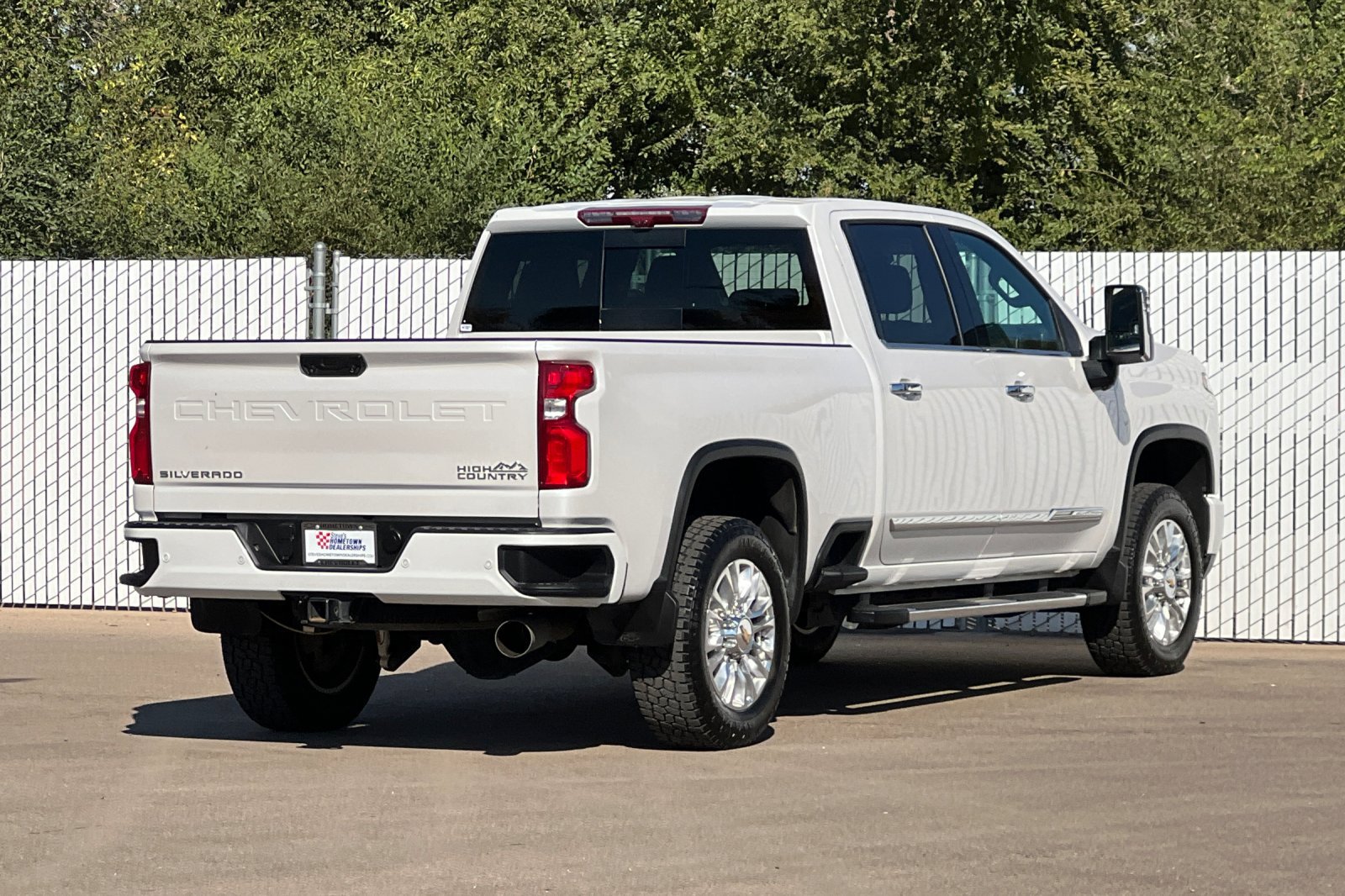 Used 2024 Chevrolet Silverado 2500 High Country w/ Technology Package AWD/4WD image 4