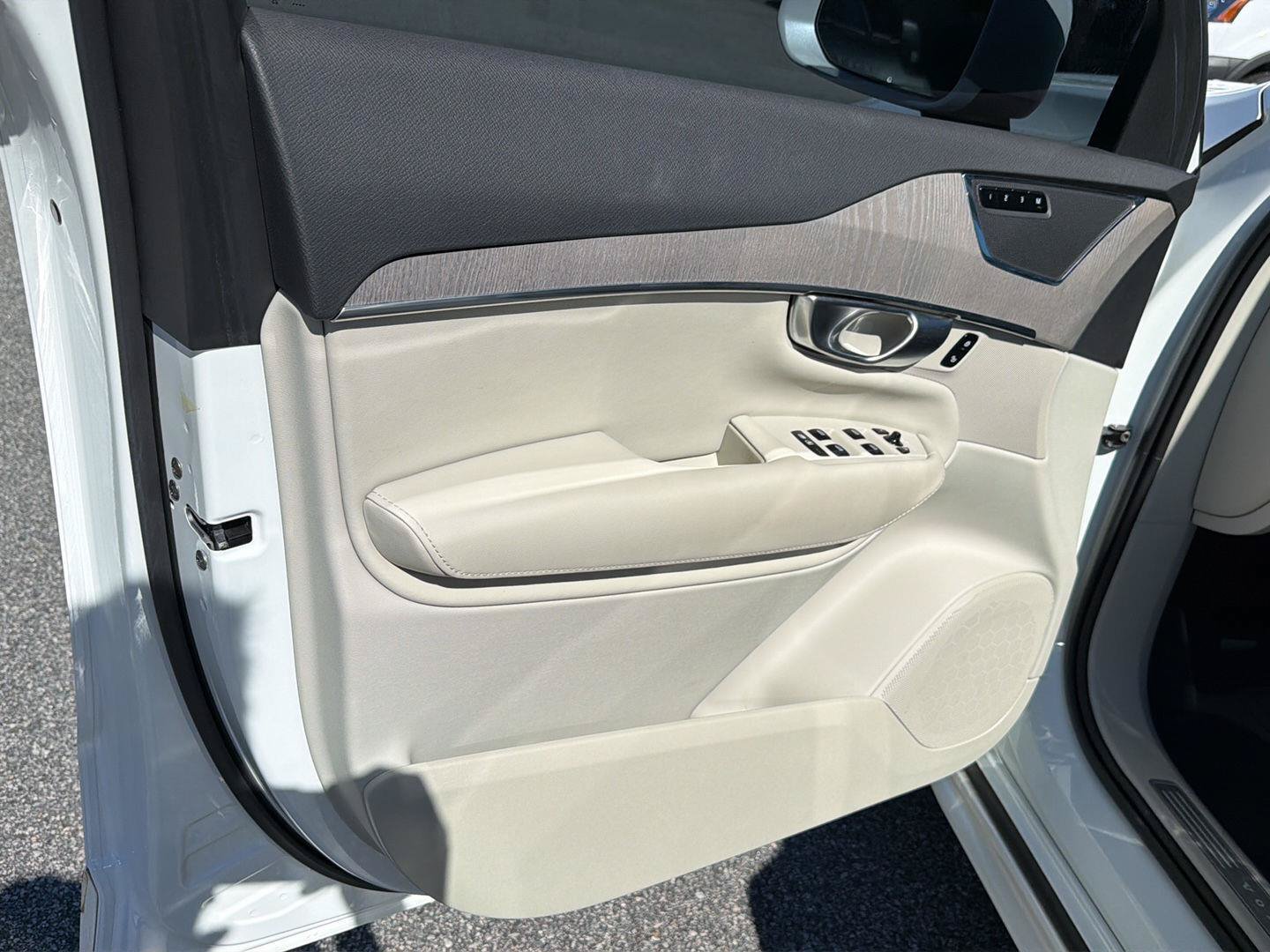 Used 2023 Volvo XC90 B6 Plus w/ Protection Package Premier AWD/4WD image 17