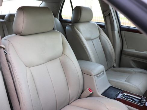 Used 2006 Cadillac DTS Luxury II w/ Sun And Sound Package image 26