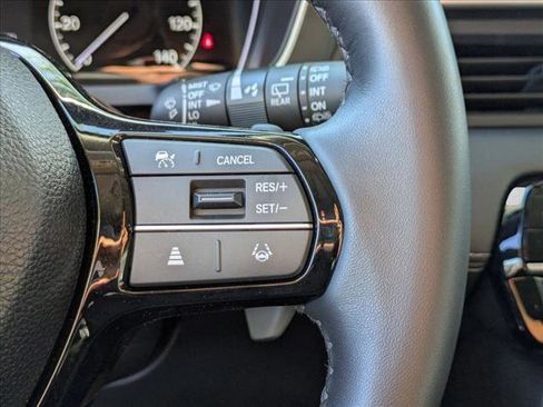 Used 2025 Honda Pilot Touring image 12