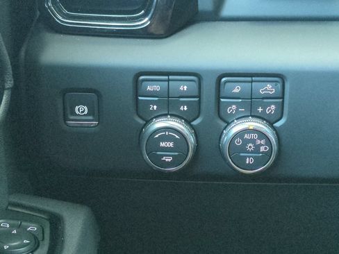 Used 2026 GMC Sierra 2500 AT4 w/ AT4 Premium Plus Package AWD/4WD image 30