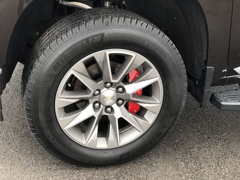 Used 2019 Chevrolet Silverado 1500 High Country w/ Safety Package II image 2