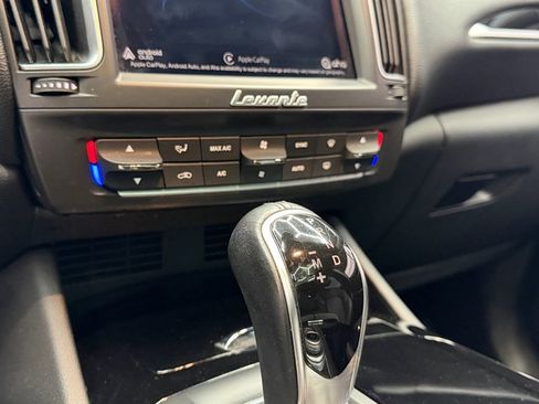 Used 2018 Maserati Levante image 21