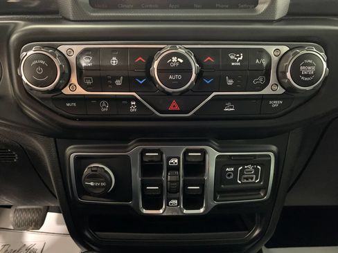 Used 2022 Jeep Gladiator Sport AWD/4WD image 10