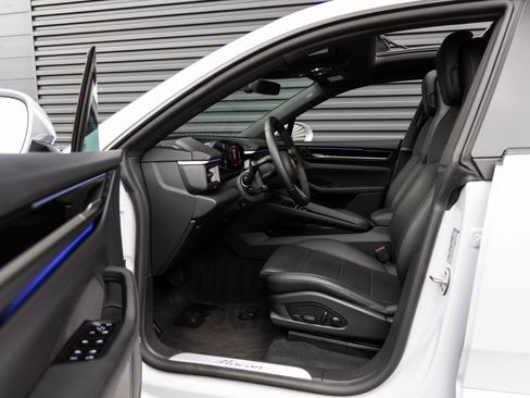 Used 2025 Porsche Macan Electric image 22