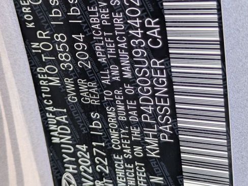 Used 2025 Hyundai Elantra Limited FWD image 30