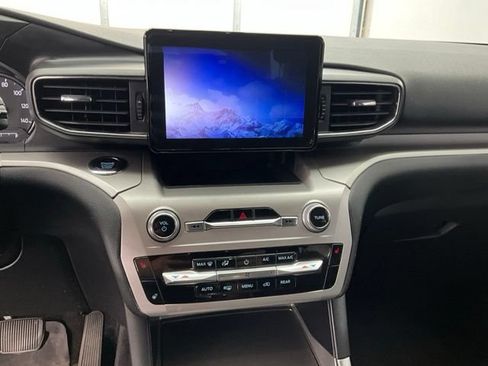 Used 2020 Ford Explorer XLT w/ Equipment Group 202A AWD/4WD image 11