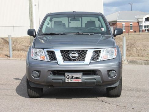 Used 2017 Nissan Frontier SV image 3