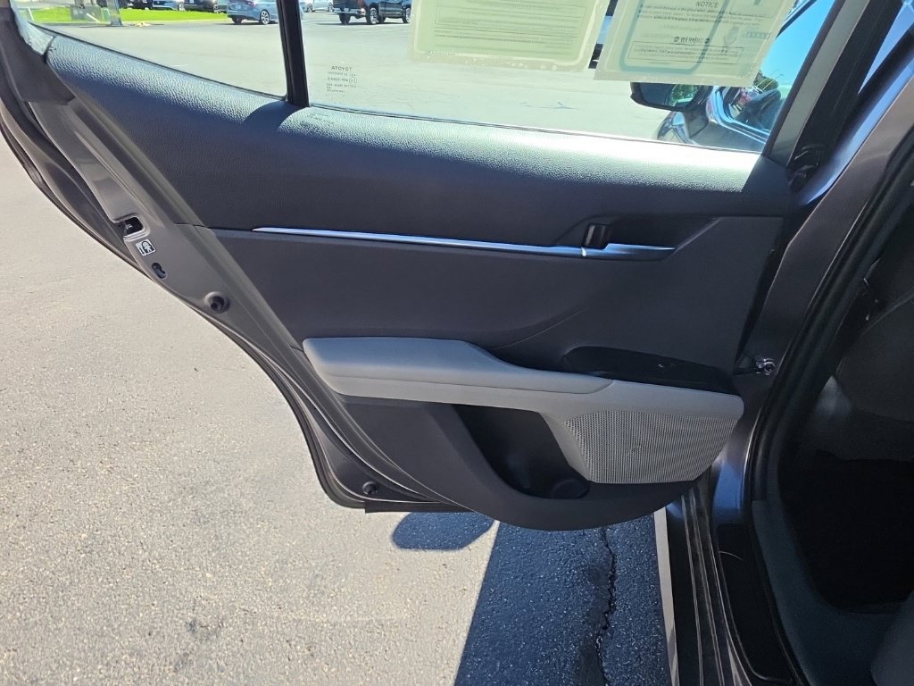Used 2019 Toyota Camry LE FWD image 25
