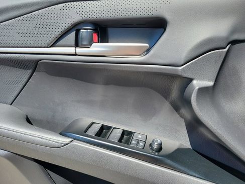 Used 2025 Toyota Camry XSE FWD image 9