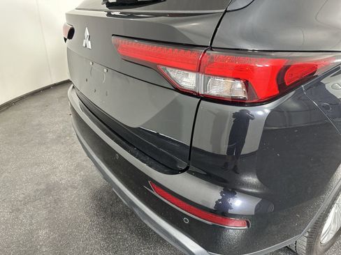 Used 2023 Mitsubishi Outlander ES image 30