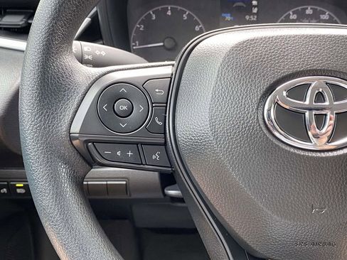 Used 2025 Toyota Corolla LE w/ Convenience Package image 25