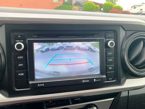 Used 2016 Toyota Tacoma SR5 AWD/4WD image 7
