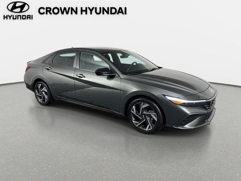 Certified 2025 Hyundai Elantra Sport FWD image 3