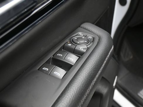 Used 2025 GMC Yukon Denali AWD/4WD image 11
