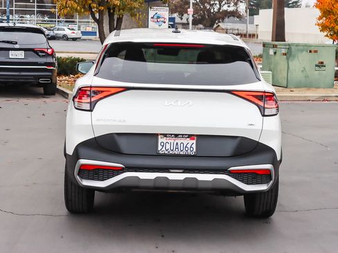 Used 2023 Kia Sportage LX image 3