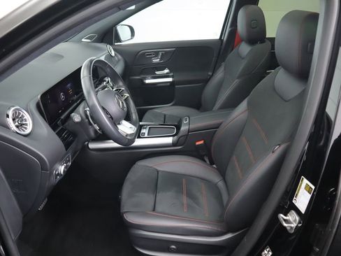 Used 2025 Mercedes-Benz GLA 35 AMG 4MATIC image 19