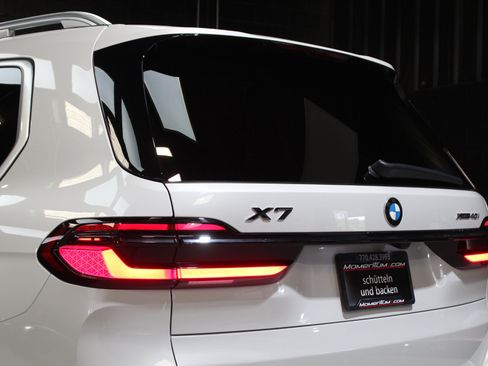 Used 2025 BMW X7 xDrive40i AWD/4WD image 11