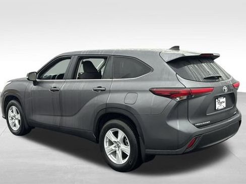 Used 2025 Toyota Highlander LE image 5
