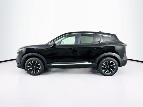 Used 2025 Nissan Kicks SV AWD/4WD image 4