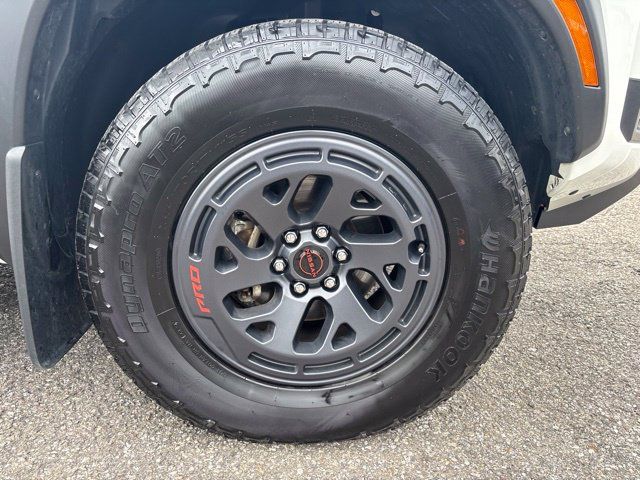 Used 2025 Nissan Frontier PRO-4X w/ Pro Convenience Package AWD/4WD image 14