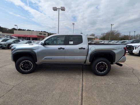 New 2025 Toyota Tacoma TRD Off-Road AWD/4WD image 4