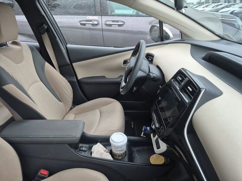 Used 2016 Toyota Prius Four image 9