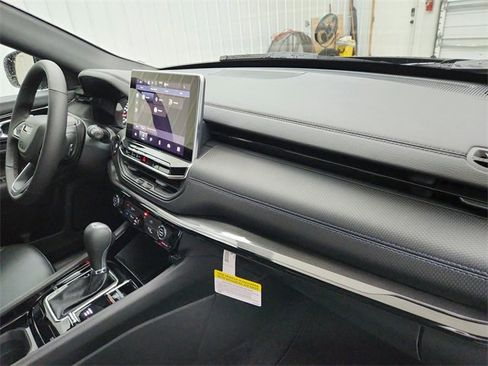 New 2026 Jeep Compass Latitude image 33