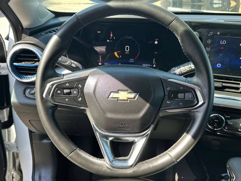 Used 2025 Chevrolet Trax LT w/ LT Convenience Package FWD image 27