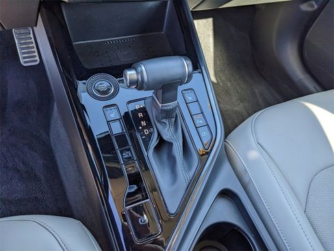 Certified 2024 Kia Niro EX Touring image 26