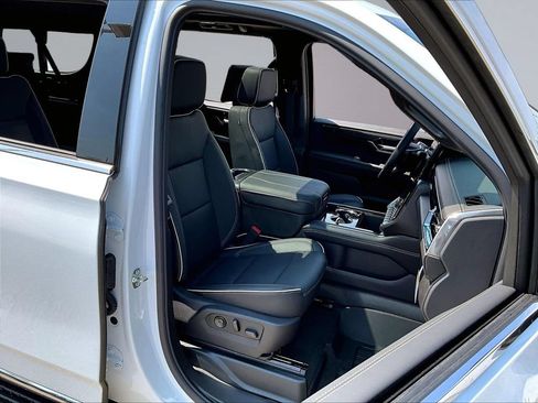 New 2026 GMC Yukon XL Elevation w/ Elevation Premium Package AWD/4WD image 11