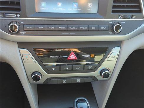 Used 2017 Hyundai Elantra SE image 19