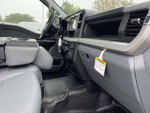 New 2026 Ford F250 XL w/ XL Chrome Package RWD image 32