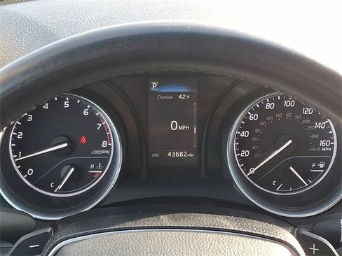 Used 2018 Toyota Camry SE image 19