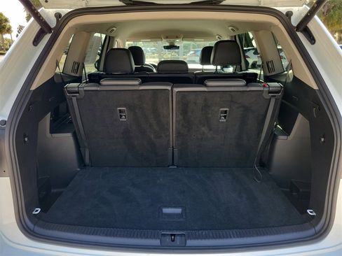 Used 2025 Volkswagen Atlas SE image 8