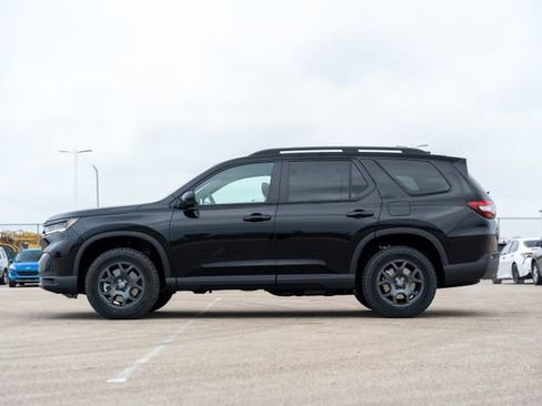 New 2025 Honda Pilot TrailSport image 4