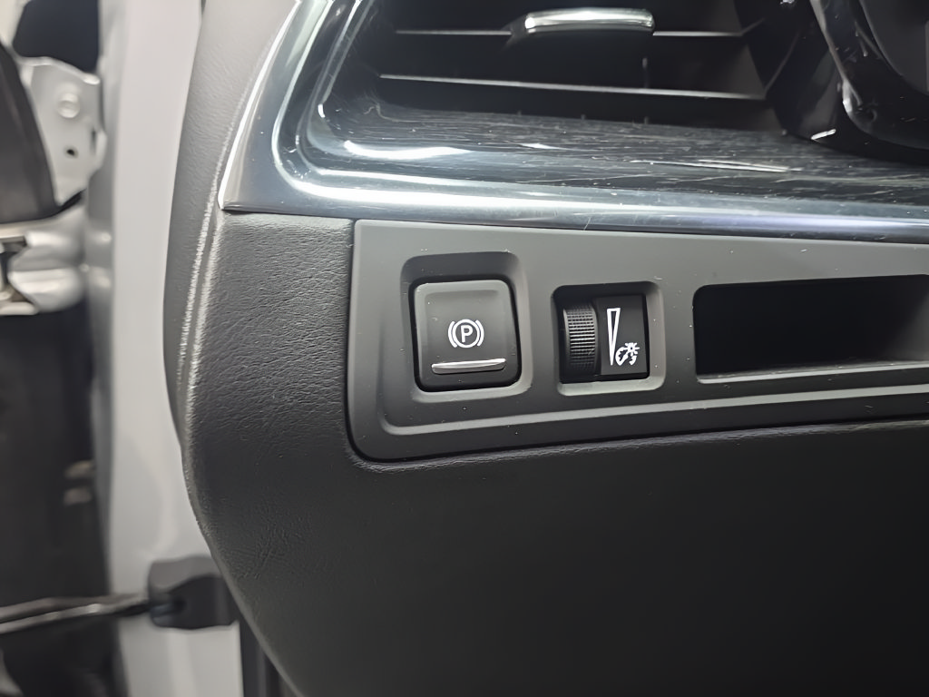 Used 2020 Cadillac XT5 Premium Luxury AWD/4WD image 13