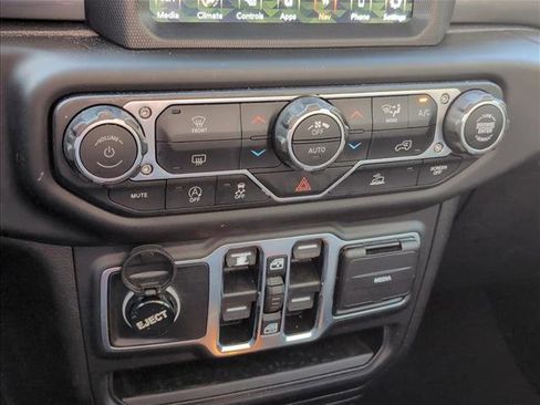 Used 2020 Jeep Gladiator Overland image 13