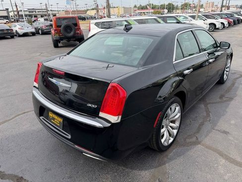 Used 2019 Chrysler 300 Limited RWD image 5