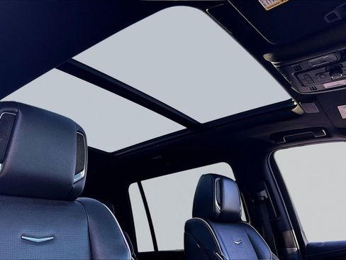 Used 2021 Cadillac Escalade ESV Premium Luxury w/ Driver Assist Tech Package AWD/4WD image 27