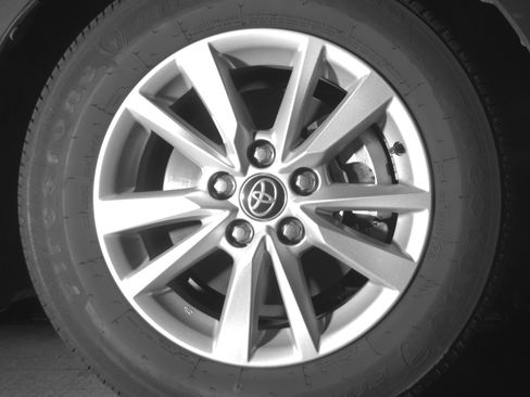 Used 2025 Toyota Camry LE FWD image 13