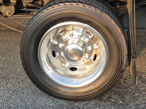 Used 2017 Ford F550 2WD Regular Cab Super Duty image 11
