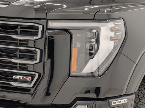 Used 2024 GMC Sierra 2500 AT4 w/ AT4 Premium Plus Package image 11