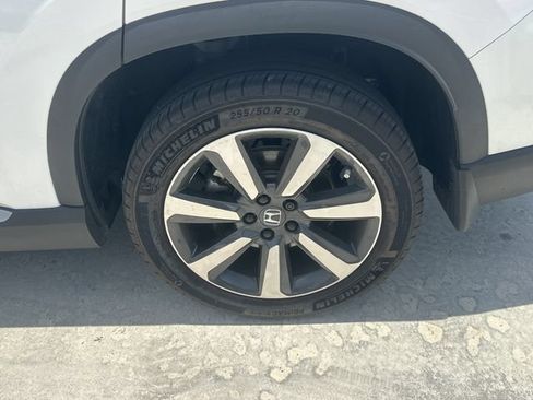 Used 2024 Honda Pilot Touring image 10