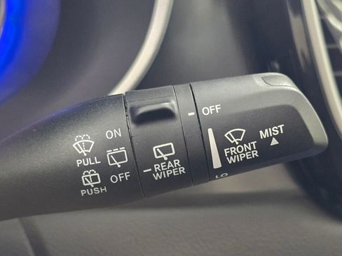 Used 2024 Chrysler Pacifica Touring-L image 27