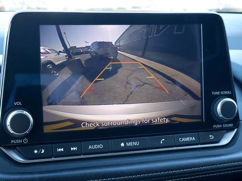 Used 2024 Nissan Rogue S FWD image 12