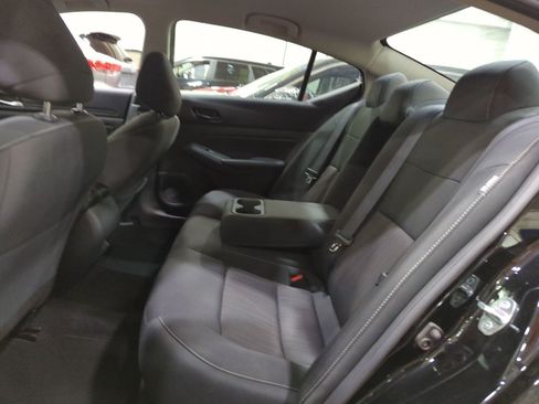 Used 2025 Nissan Altima 2.5 SV FWD image 9
