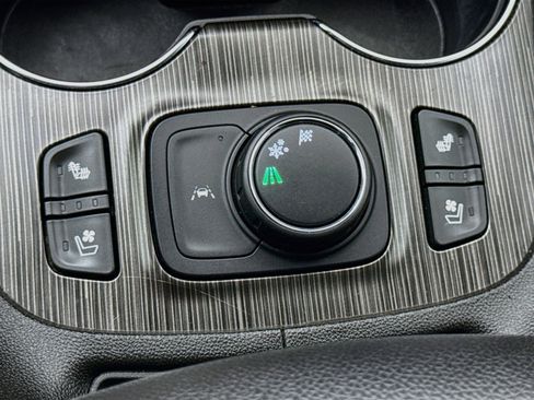 Used 2023 GMC Acadia SLT w/ Technology Package FWD image 23