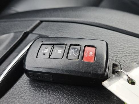 Used 2018 Toyota Highlander XLE FWD image 37